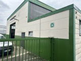 Firmenhallen ca. 800 qm brauchten  dringend eine neue Aufarbeitung  - Anstrich, inklusive  Farbtonänderung.