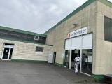 Firmenhallen ca. 800 qm brauchten  dringend eine neue Aufarbeitung  - Anstrich, inklusive  Farbtonänderung.