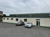 Firmenhallen ca. 800 qm brauchten  dringend eine neue Aufarbeitung  - Anstrich, inklusive  Farbtonänderung.
