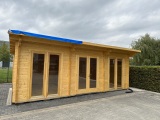 Blockhaus aus nordisches Fichtenholz  in silbergrau, hell, lasiert