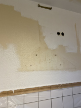 Nikotin und Küchendunst hat in dieser Küche ganze Arbeit geleistet, aber  mit der richtigen Farbe können wir auch hier das Problem in den Griff kriegen.1A9A-73F0-45D9-B040-7DB27CBD4065