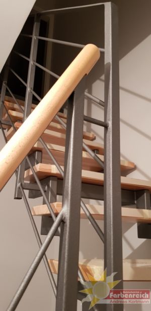44 Treppengeländer beschichtet in Sandstrahloptik