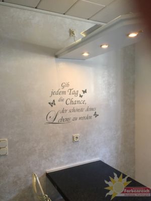 Wandtattoo auf Tapete